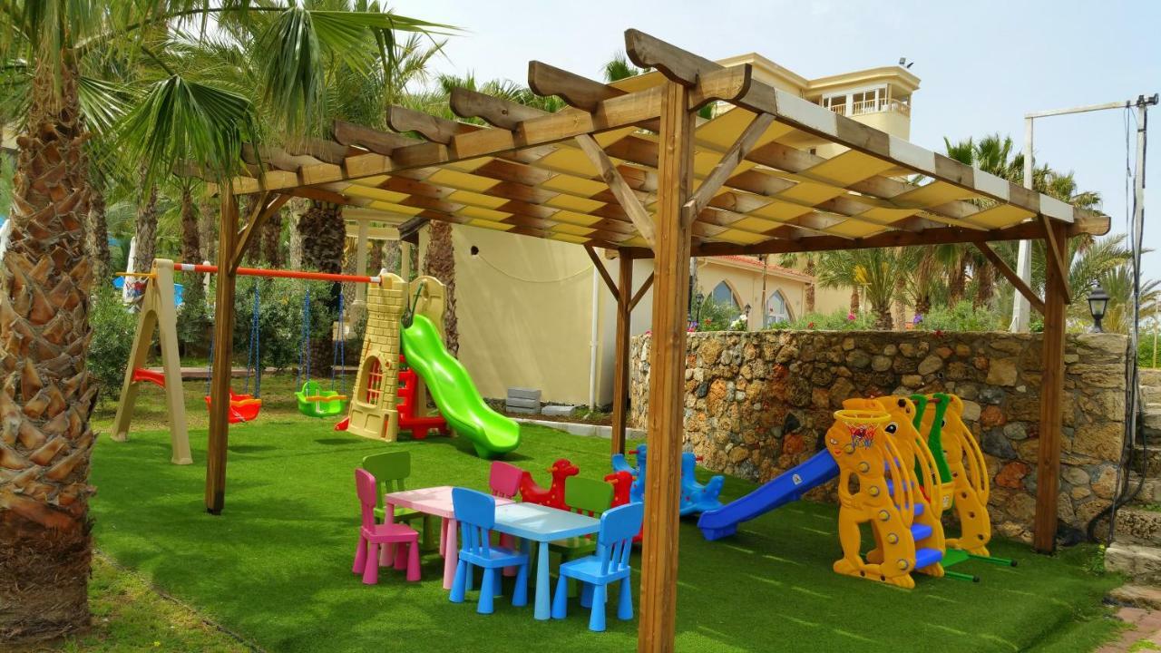 Oscar Beachfront Resort & Spa & Casino Kerínia Kültér fotó
